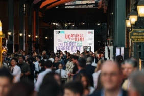 istanbul-bienali-sergilerde-son-gunlerin-zihniyetli-kesfi-ve-sehrin-anlamini-yeniden-yaratma-Nqc6hD4w.jpg