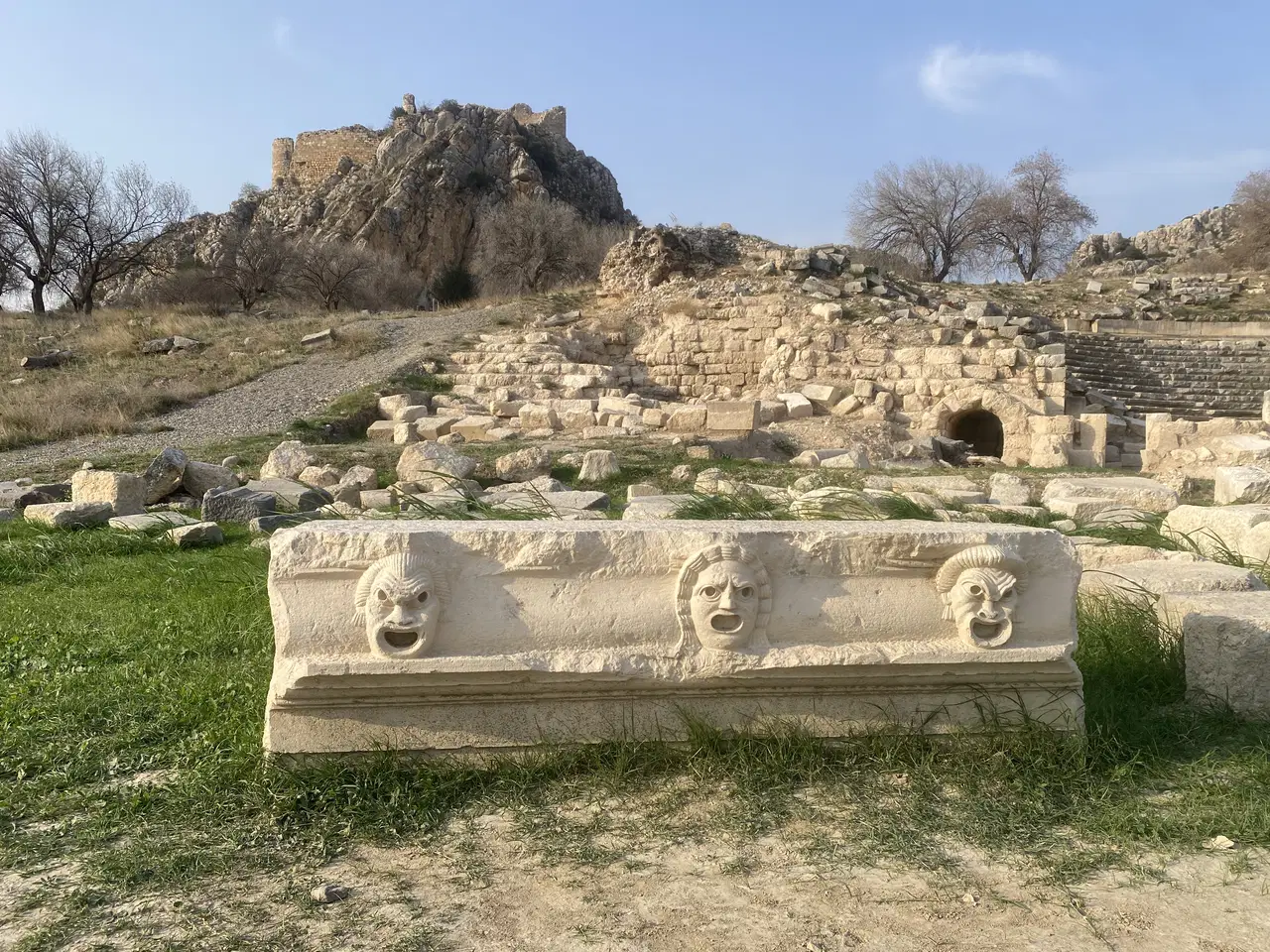 Kastabala Antik Kentinde Felsefi Tasvirli Maskenin İzinde: Düşüncenin Gölgesinde Bir Yansıtı