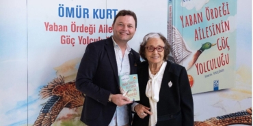 omur-kurtun-odullu-eserinin-halkalarini-sarsan-basarisi-100-bine-ulasan-buyuk-okur-kitlesi-fMKs1eSR.jpg