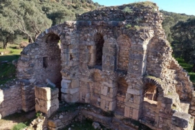 antik-nysanin-1800-yillik-kutuphane-basamaklari-tarihin-golgelerinden-gun-yuzune-cikan-bir-sehrin-aydinligi-lKwPkqVa.jpg