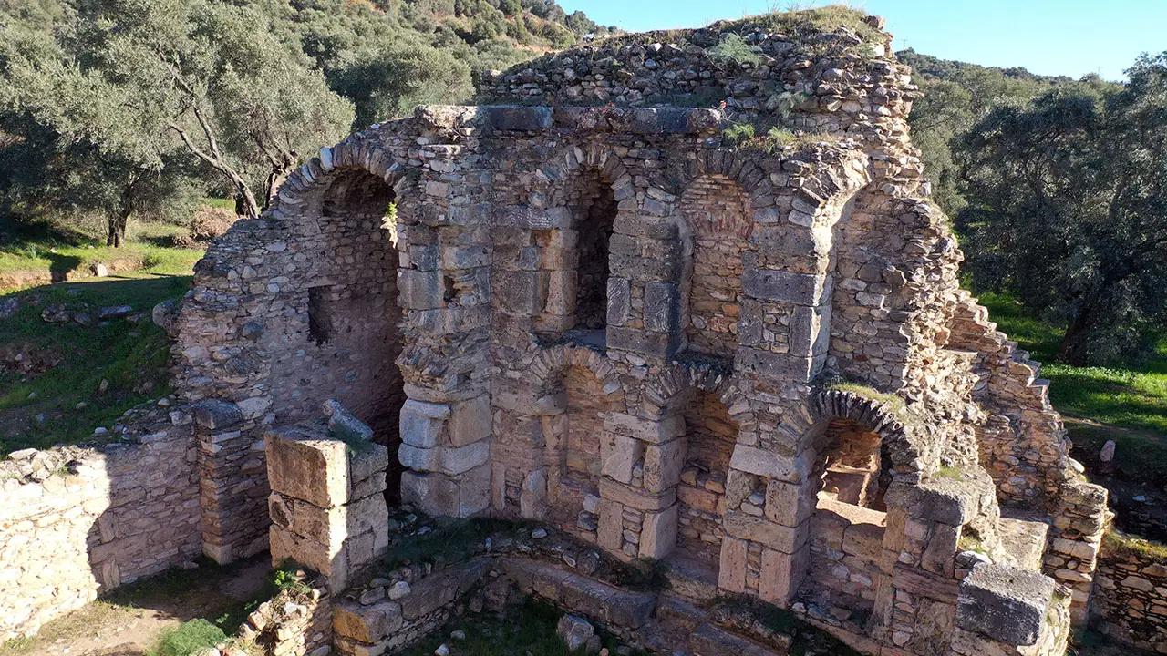 antik-nysanin-1800-yillik-kutuphane-basamaklari-tarihin-golgelerinden-gun-yuzune-cikan-bir-sehrin-aydinligi-lKwPkqVa.jpg