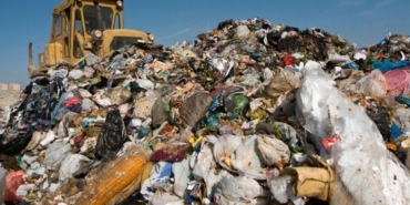 gelecegin-sok-edici-uyarisi-2040ta-saniyede-bir-kamyon-plastik-dogaya-karisacak-KeQWUguc.jpg
