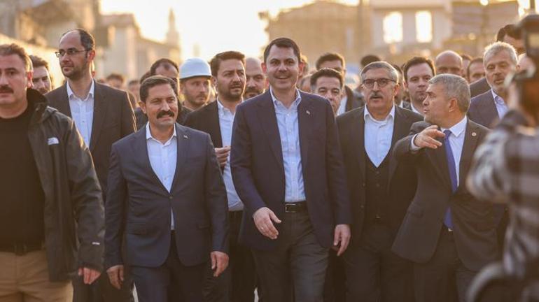 Hatay’daki Deprem Konutlarını İncelemiş Bakan: Şantiye Şefinden Teşekkür, Sizinle Gurur Duyuyorum