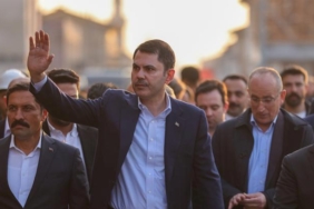 hataydaki-deprem-konutlarini-incelemis-bakan-santiye-sefinden-tesekkur-sizinle-gurur-duyuyorum-Q5Sibg4l.jpg