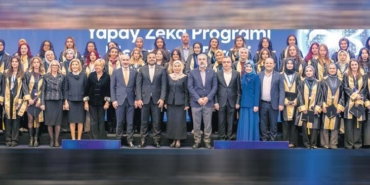 kadinlar-yapay-zeka-ile-gelecegi-yazanlarin-izinde-turkiyede-dijital-kadin-gucu-Cz9w2plj.jpg