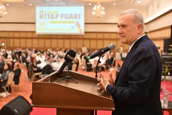 Murathan Mungan’a Onur Ödülü Sunulması: Edebi Mirasın Yükselen Işığı