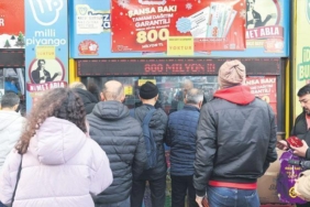 nimet-abla-gisesinde-bilet-kuyrugu-uzadi-goruntuler-ve-ana-noktalar-AtAg3FHs.jpg