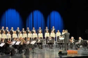 akmdeki-konserde-ifoya-korobeinikov-ve-rodionov-eslik-etti-yeni-yil-ilk-konser-faQN5ByH.jpg
