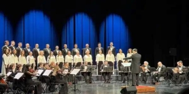 akmdeki-konserde-ifoya-korobeinikov-ve-rodionov-eslik-etti-yeni-yil-ilk-konser-faQN5ByH.jpg