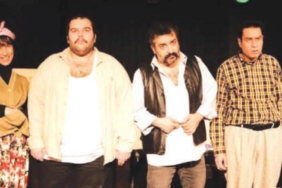 bu-kamyonun-esyalari-memet-baydurun-kult-oyunu-turkiyenin-sahnesinde-yeniden-doguyor-DOxWqW1b.jpg