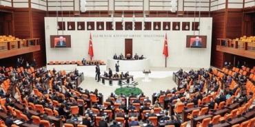 en-dusuk-emeklilik-ayliginin-20-bin-liraya-yukseltilmesine-iliskin-madde-tbmmde-kabul-edildi-rYgGxajJ.jpg