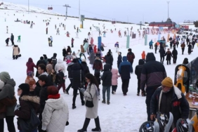 kis-turizminin-gozde-merkezi-icin-gelen-ziyaretciler-20-gunde-550-bini-asan-ziyaretci-rekoru-Mim29USP.jpg