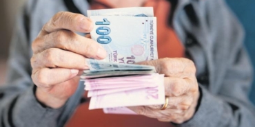 mecliste-kabul-edilen-madde-ile-en-dusuk-emeklilik-ayligi-20-bin-liraya-cikarildi-WQMiZrDR.jpg