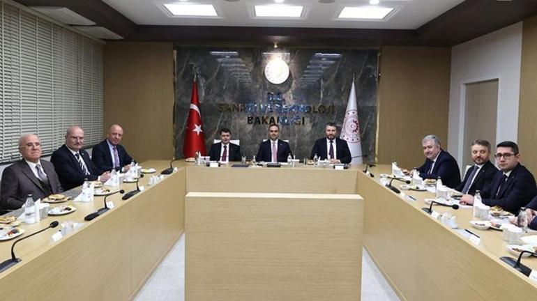 Bakan Kacır, İftarda OSB Başkanlarıyla Bir Araya Geldi