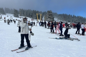 uludagda-sevgililer-gunu-yogunluguyla-kar-taneleri-arasinda-ask-dolu-anlar-4hPPiRfg.jpg