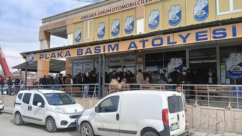 140 Bin TL'lik Plaka Kuyruğu: Haberi Duyan Koştu