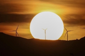2025-yilinda-devreye-giren-gunes-ve-ruzgar-enerjisi-kapasitesi-rekor-kirdi-6EdQkmfT.jpg