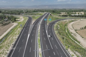 aydin-denizli-otoyolu-bayram-rekorunu-kirdi-turkiyenin-yeni-trafik-zirvesi-kBQfqnZ3.jpg