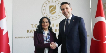 bakan-bayraktar-kanada-disisleri-bakani-anand-ile-gorustu-turkiye-kanada-iliskilerinde-yeni-adimlar-pXHxPmv3.jpg