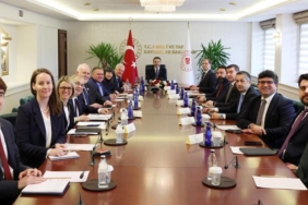 bakan-bayraktar-kanadali-sirket-ile-nukleer-enerji-is-birligini-gorustu-lNOM1Fkm.jpg