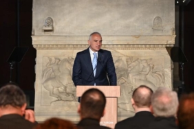 bakan-ersoy-yurtdisina-kacirilan-13-bin-451-tarihi-eserin-iadesi-gerceklesti-DJDyGEAG.jpg