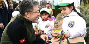 bakan-yumakli-diktigimiz-her-fidan-yesil-vatanimizin-bir-parcasi-olacak-VBGVGOQq.jpg