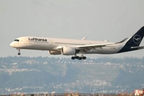 lufthansa-ucagi-kabin-ekibi-yetersizligi-nedeniyle-abu-dabide-bos-dondu-LVCcypMr.jpg