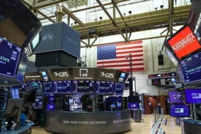 new-york-borsasi-tepetaklak-dow-jones-500-puandan-fazla-deger-kaybetti-rgTxlS37.jpg