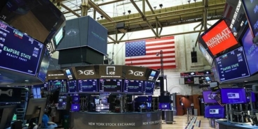 new-york-borsasi-tepetaklak-dow-jones-500-puandan-fazla-deger-kaybetti-rgTxlS37.jpg