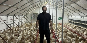 tavuk-ciftligi-hayali-icin-otomobilini-satan-basarili-bir-girisimci-VqlWERL7.jpg