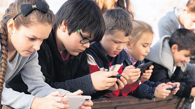 Teknoloji Şirketlerinde Yol Ayrımı: Geleceği Şekillendirecek Stratejiler ve Trendler