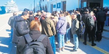 yunan-adalarinda-yeni-sistem-uzun-kuyruklar-olusturdu-xbpd5Hk5.jpg