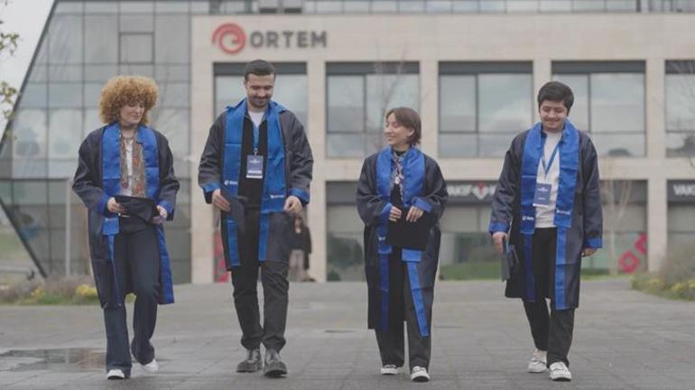 42 Türkiye Yazılım Okulları İlk Mezunlarını Verdi: Dijital Geleceğe Yolculuk