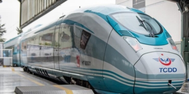 ankara-ile-izmir-arasinda-hizli-trenin-nebi-degisen-yolculugu-14-saatlik-yol-35-saate-inecek-LmMTNkXR.jpg