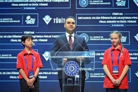 bakan-kacir-cesur-merakli-ve-ozguveni-yuksek-bir-nesil-yetisiyor-web-icerigi-basligi-vHBH91hB.jpg