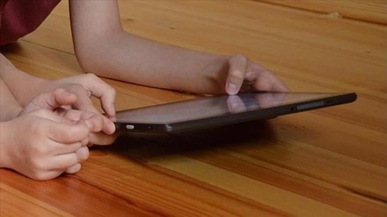 Farkında Olmadan Yapay Zekayı Eğitirken Verimizin İzinde: Her Adımımız Veriye Dönüşüyor