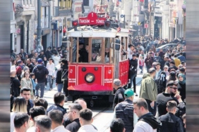istiklal-caddesi-107-milyon-ziyaretci-agirladi-tarihin-nabzi-sehrin-kalbinde-iLIEaQ6F.jpg