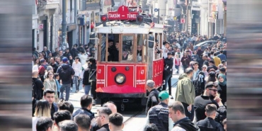istiklal-caddesi-107-milyon-ziyaretci-agirladi-tarihin-nabzi-sehrin-kalbinde-iLIEaQ6F.jpg