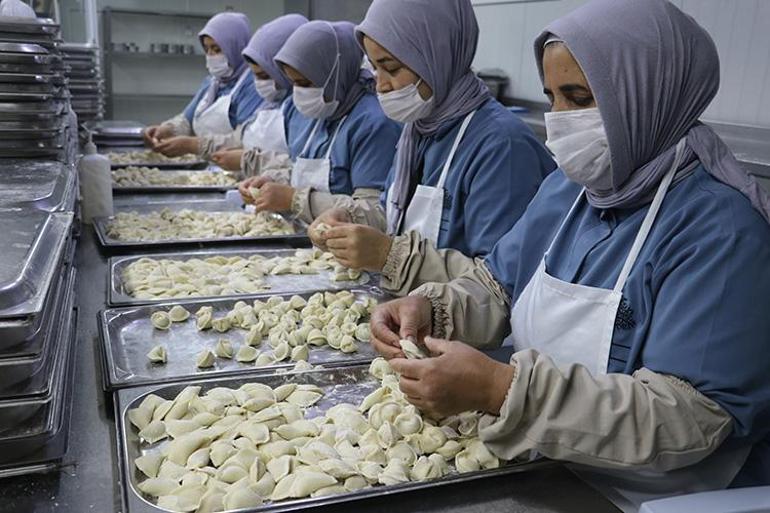 Tatilde tattığı mantıdan ilham alarak kendi imalathanesini kurdu