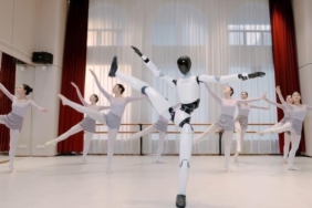 insansi-robotun-bale-sovu-insan-danscilarla-ayni-sahnede-buyuleyici-uyumu-UKBYpesj.jpg