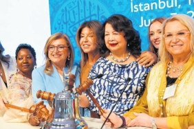 kadin-yoneticiler-birbirine-yol-aciyor-6nrhXP6Q.jpg