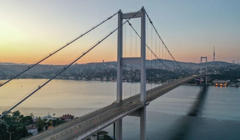 15-temmuz-sehitler-koprusu-trafige-kapatildi-fhair9Bz.jpg