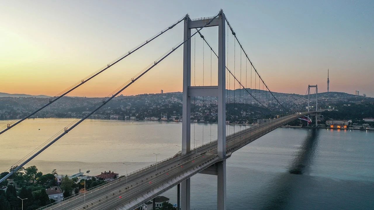 15-temmuz-sehitler-koprusu-trafige-kapatildi-fhair9Bz.jpg