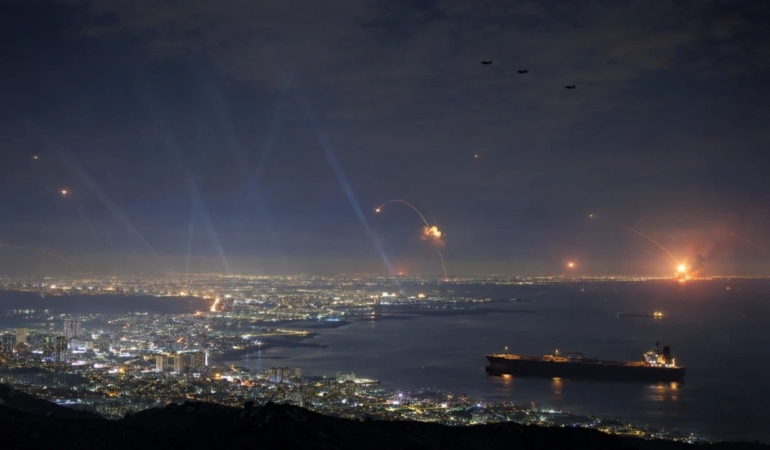 abd-iran-catismasi-gece-yarisi-buyudu-saldirilar-tahrana-ulasti-OH7H2rIx.jpg