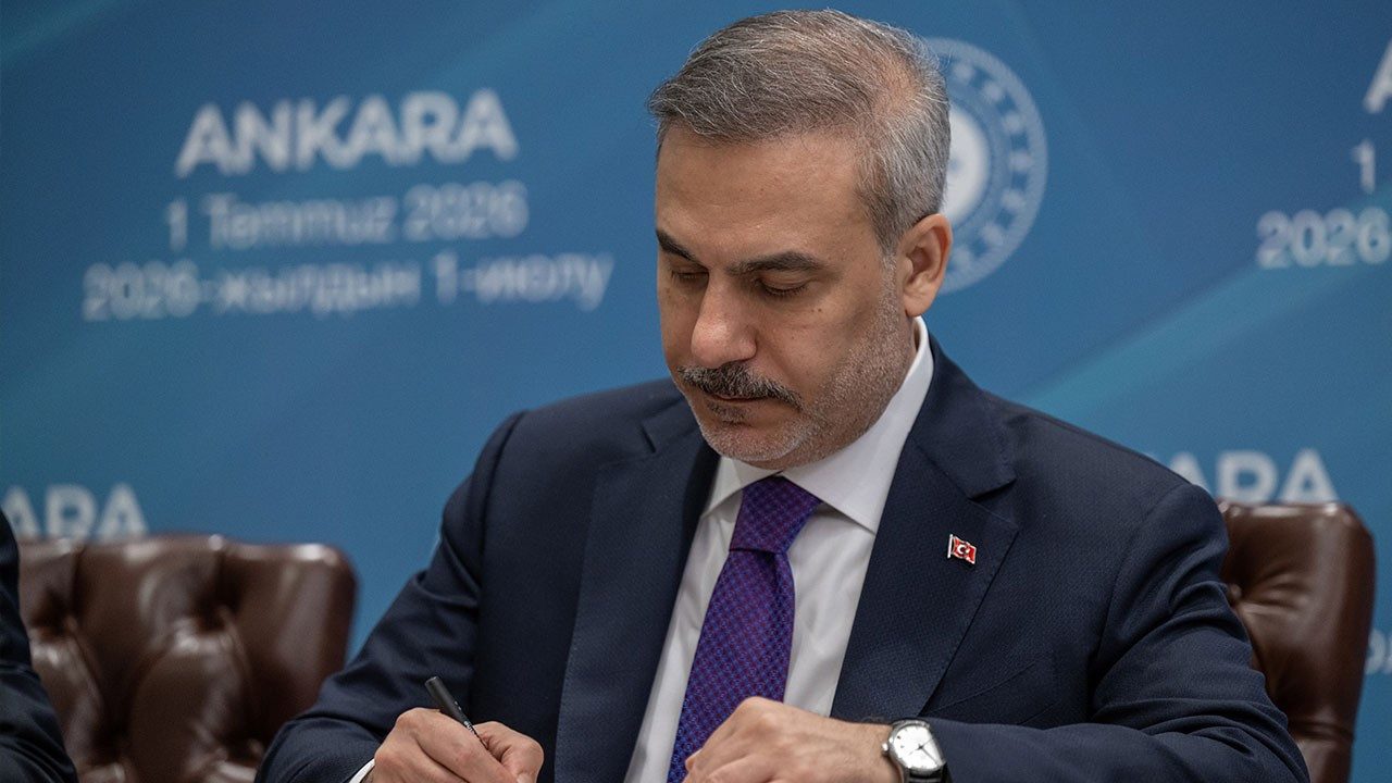 bakan-fidan-koridorlar-ve-baglanti-yollari-artan-onem-tasiyor-AkkI647i.jpg