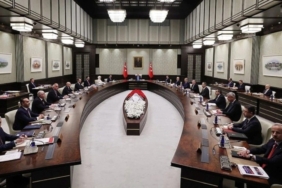 kabine-bestepede-toplaniyor-kritik-basliklar-masada-c3XhbvGL.jpg
