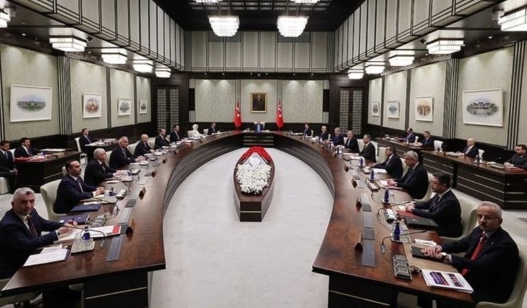 kabine-bestepede-toplaniyor-kritik-basliklar-masada-c3XhbvGL.jpg