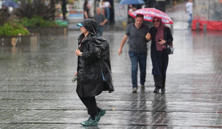 meteoroloji-saat-verdi-istanbul-ve-trakya-icin-kuvvetli-yagis-uyarisi-yQvp2VbN.jpg