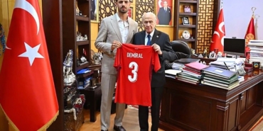 mhp-lideri-bahceli-milli-futbolcu-demirali-kabul-etti-ve-kamuoyuna-aciklama-yapti-yzSMFJsu.jpg