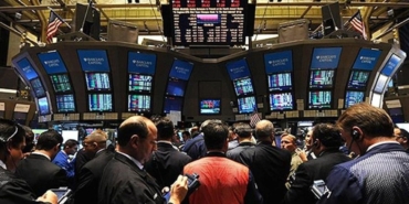 new-york-borsasi-karisik-seyirle-kapatildi-C3YzEJYq.jpg